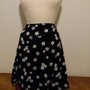 Cuddle Duds Skort, Size L, Black with Daisies